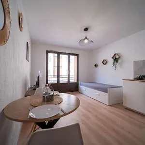 Appartement Equipe Balcon A 5min De La Gare St Charles, Marseille